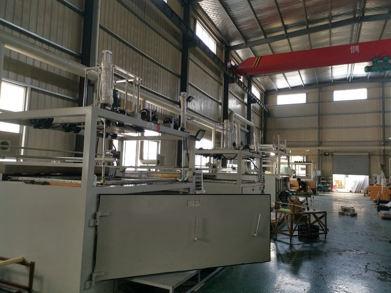 吸塑設(shè)備加工車間